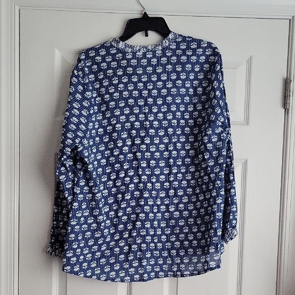 Sevya Handmade Women's Blouse - Picture 6 of 11